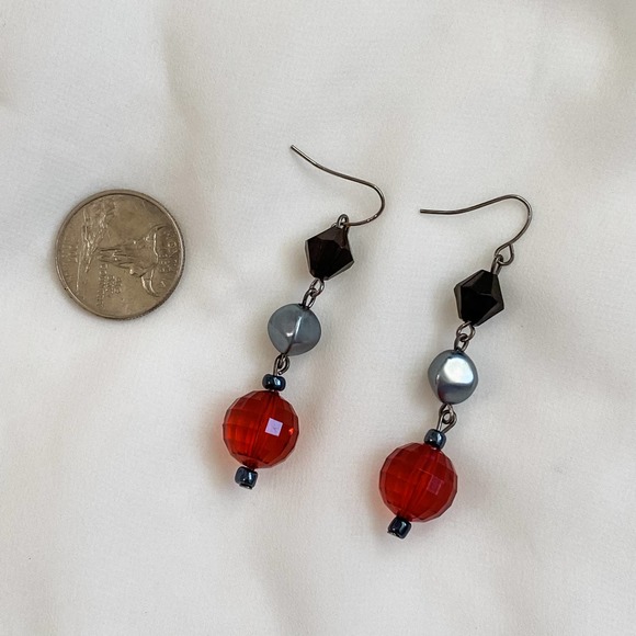 VTG Black Grey Red Facet Dangle Earrings - Picture 4 of 8